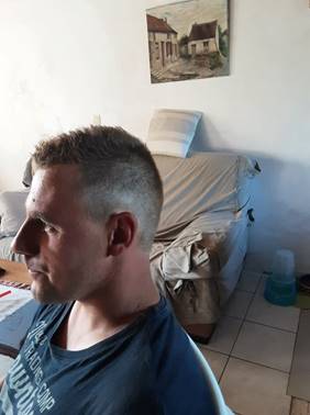 Une image contenant personne, intrieur, homme

Description gnre automatiquement