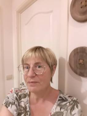 Une image contenant mur, personne, intrieur, femme

Description gnre automatiquement